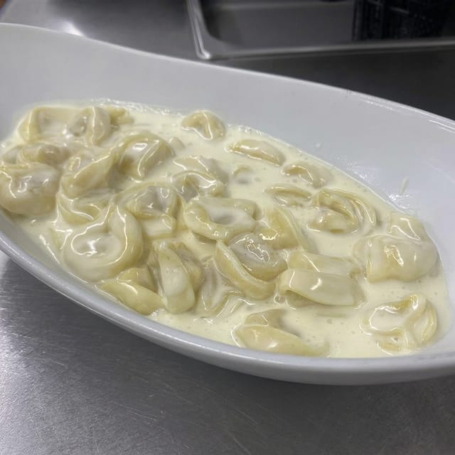 Cheese Tortellini w/Alfredo.